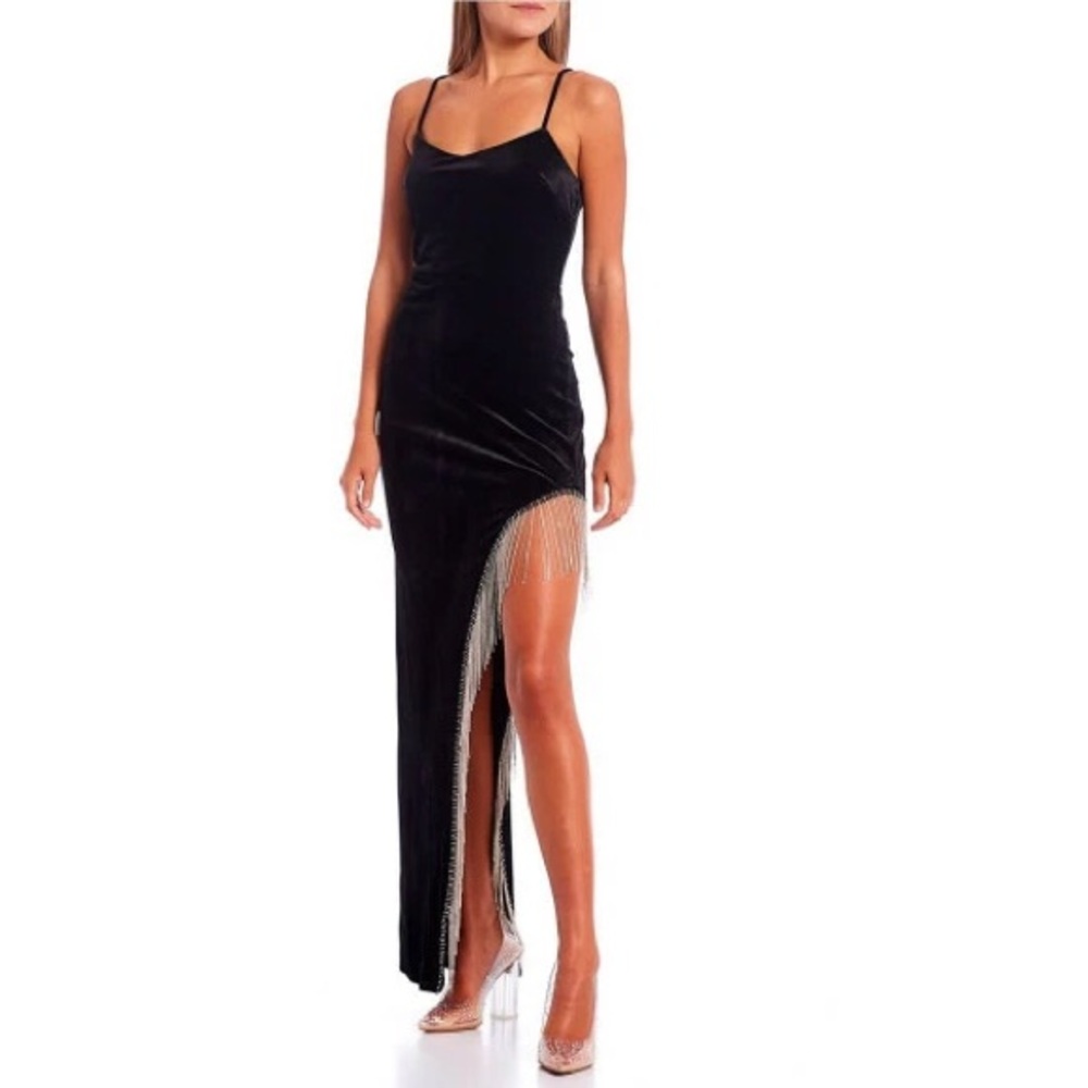 City Vibe: Scoop Neck Long Black Velvet Evening Gown with Rhinestone Fringe - Picture 3 of 13